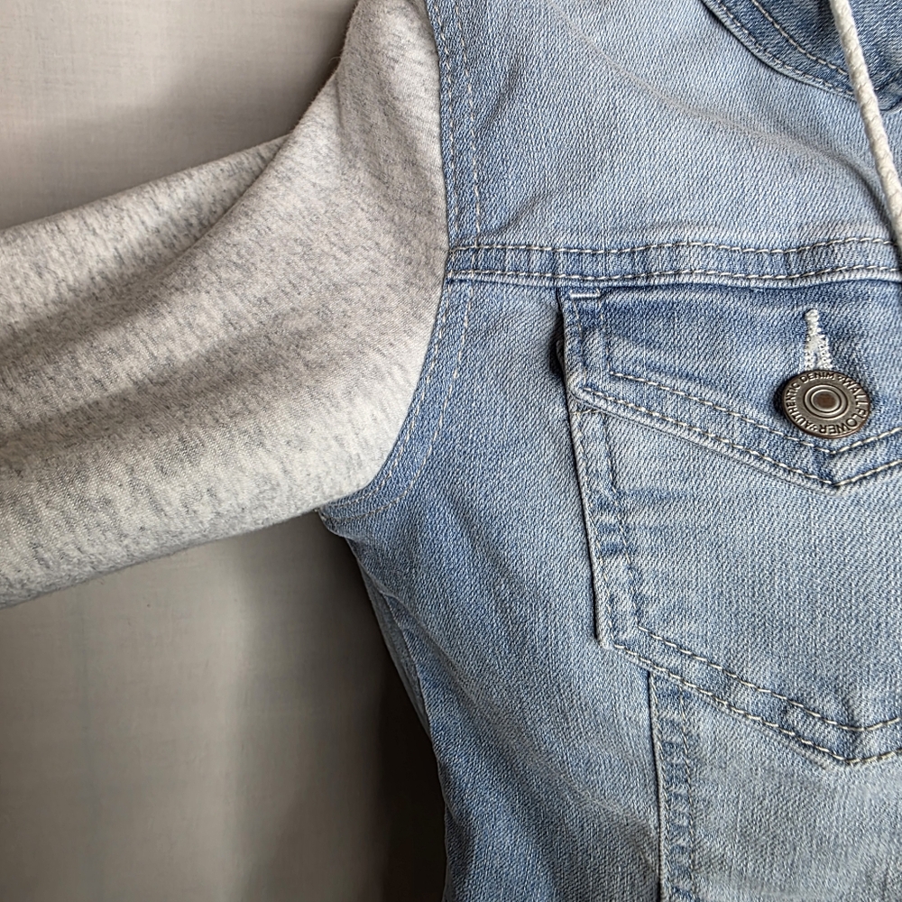 Wallflower Juniors' The Dreamer Fit Knit-Sleeve Hooded Jean Jacket Size Medium - Picture 5 of 8